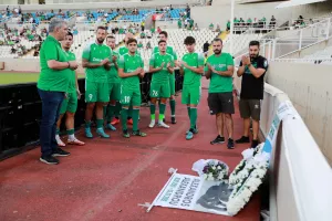 Κατέθεσαν στεφάνι στην μνήμη του Αλέξανδρου οι παίκτες της Ομόνοιας (βίντεο/φώτος)