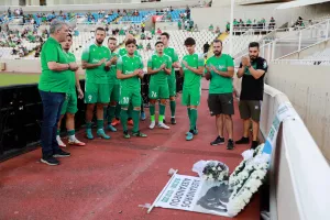 Κατέθεσαν στεφάνι στην μνήμη του Αλέξανδρου οι παίκτες της Ομόνοιας (βίντεο/φώτος)