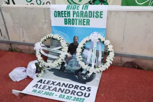Κατέθεσαν στεφάνι στην μνήμη του Αλέξανδρου οι παίκτες της Ομόνοιας (βίντεο/φώτος)