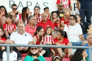 Παρουσίαση με νέα πρόσωπα, κόσμο, ενθουσιασμό! (βίντεο/φώτος)