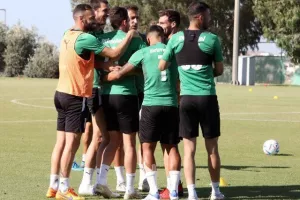 Περισσότερες φωτογραφίες από την τελευταία της ΑΕΚ 