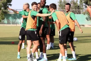 Περισσότερες φωτογραφίες από την τελευταία της ΑΕΚ 