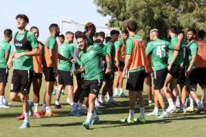 Περισσότερες φωτογραφίες από την τελευταία της ΑΕΚ 