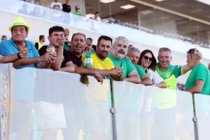 (ΦΩΤΟΣ) Ο κόσμος στην ΑΡΕΝΑ 