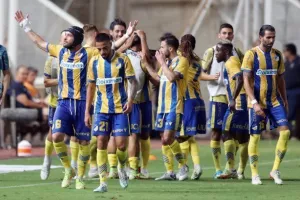 ΑΠΟΕΛ - Μπότεφ: Ήταν (πολύ) καλύτερο, πέρασε με Τσεμπάκ-Εφραίμ! (φώτος)
