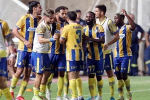 ΑΠΟΕΛ - Μπότεφ: Ήταν (πολύ) καλύτερο, πέρασε με Τσεμπάκ-Εφραίμ! (φώτος)