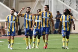 ΑΠΟΕΛ - Μπότεφ: Ήταν (πολύ) καλύτερο, πέρασε με Τσεμπάκ-Εφραίμ! (φώτος)