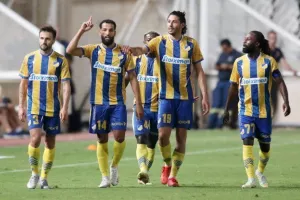ΑΠΟΕΛ - Μπότεφ: Ήταν (πολύ) καλύτερο, πέρασε με Τσεμπάκ-Εφραίμ! (φώτος)