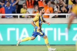 ΑΠΟΕΛ - Μπότεφ: Ήταν (πολύ) καλύτερο, πέρασε με Τσεμπάκ-Εφραίμ! (φώτος)