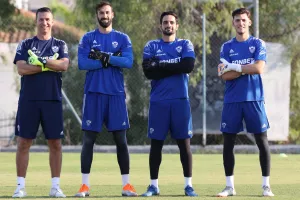 Η τετράδα; / ΑΝΟ