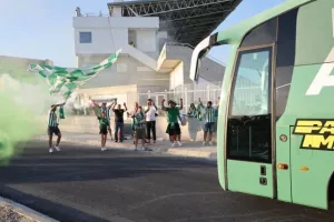 "Καυτή" υποδοχή!! (φώτος) 