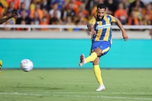 ΑΠΟΕΛ - Μπότεφ: Ήταν (πολύ) καλύτερο, πέρασε με Τσεμπάκ-Εφραίμ! (φώτος)