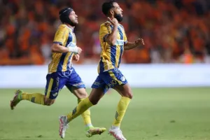 ΑΠΟΕΛ - Μπότεφ: Ήταν (πολύ) καλύτερο, πέρασε με Τσεμπάκ-Εφραίμ! (φώτος)