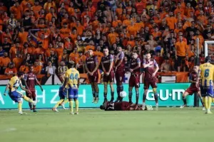 ΑΠΟΕΛ - Μπότεφ: Ήταν (πολύ) καλύτερο, πέρασε με Τσεμπάκ-Εφραίμ! (φώτος)