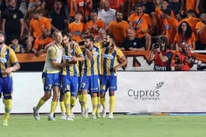 ΑΠΟΕΛ - Μπότεφ: Ήταν (πολύ) καλύτερο, πέρασε με Τσεμπάκ-Εφραίμ! (φώτος)