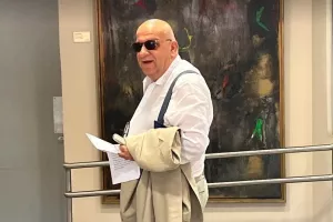 Άφιξη με... σημειώσεις!