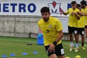 Αξιολογεί προτάσεις και αποφασίζει... 