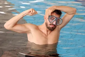 Προπόνηση στην πισίνα, θεωρία και... ρεπό! (Φώτος)