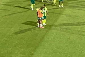 Ξέσπασε σε λυγμούς ο Λέδες - Τον αγκάλιασαν οι συμπαίκτες του 
