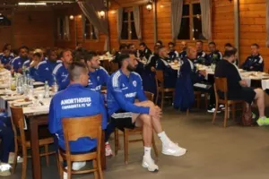Βραδιά... χαλάρωσης με Πουλλαΐδη/ Barbeque, μπιλιάρδο και άλλα! (Φώτος)