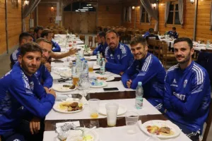 Βραδιά... χαλάρωσης με Πουλλαΐδη/ Barbeque, μπιλιάρδο και άλλα! (Φώτος)