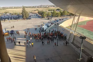 ΦΩΤΟΣ / Σχημάτισαν ουρές οι ΑΠΟΕΛίστες στα εκδοτήρια  