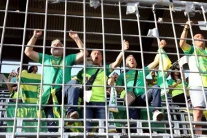 Έδωσαν "κιτρινοπράσινο" χρώμα στην MCH Arena οι ΑΕΚτζήδες! (φώτος)
