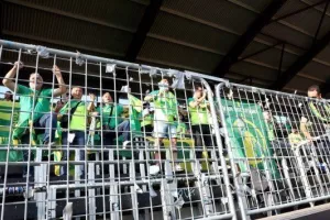 Έδωσαν "κιτρινοπράσινο" χρώμα στην MCH Arena οι ΑΕΚτζήδες! (φώτος)
