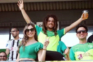 Έδωσαν "κιτρινοπράσινο" χρώμα στην MCH Arena οι ΑΕΚτζήδες! (φώτος)