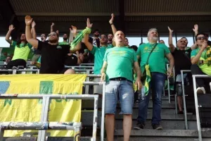 Έδωσαν "κιτρινοπράσινο" χρώμα στην MCH Arena οι ΑΕΚτζήδες! (φώτος)