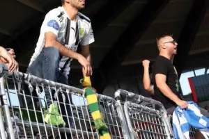Έδωσαν "κιτρινοπράσινο" χρώμα στην MCH Arena οι ΑΕΚτζήδες! (φώτος)