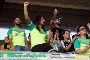 Έδωσαν "κιτρινοπράσινο" χρώμα στην MCH Arena οι ΑΕΚτζήδες! (φώτος)