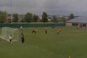 Εκπληκτικό ψαλιδάκι ο Κατελάρης  (βίντεο)