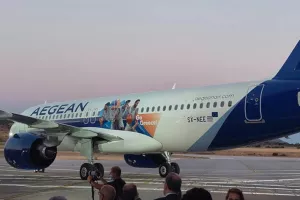 Το αεροπλάνο της Εθνικής ομάδας με τις μορφές έξι διεθνών! 