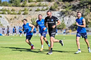 Με 30 παίκτες στην Αυστρία ο Απόλλωνας (Η αποστολή)
