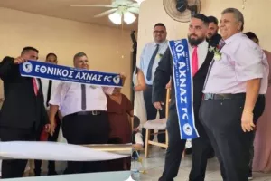 Συγκινητική στιγμή στον γάμο του, με Εθνικό Άχνας!