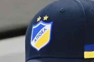 ΑΠΟΕΛ/καπέλο (Πωλίνα)!
