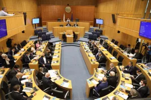 Στην Βουλή η πρόταση νόμου για πλαφόν στα καύσιμα