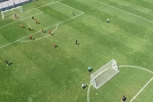 Η προπόνηση του ΑΠΟΕΛ από... ψηλά! (το ψαλιδάκι, το ποδοβόλεϊ και... τα γκολ)