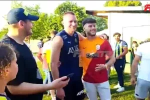 O Attila Szalai με οπαδό της μισητής... Galatasaray