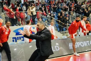 Σειρήνες από μεγάλα κλαμπ για Λείβα