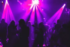 Χαμός σε νυχτερινό κέντρο - Έπεσε ξύλο & πυροβολισμοί (ΚΥΠΡΟΣ) 