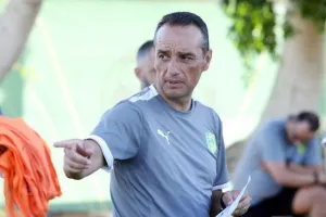 Περιμένει με ψυχραιμία