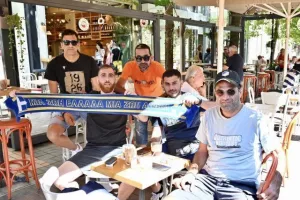 Ζεσταίνονται οι ΑΠΟΕΛίστες, "έντυσαν" Πορτοκαλί τους δρόμους!