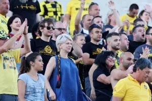 Με συνθήματα στο ΓΣΠ οι οπαδοί της Μπότεφ (φώτος & βίντεο)