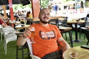 Ζεσταίνονται οι ΑΠΟΕΛίστες, "έντυσαν" Πορτοκαλί τους δρόμους!