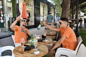 Ζεσταίνονται οι ΑΠΟΕΛίστες, "έντυσαν" Πορτοκαλί τους δρόμους!