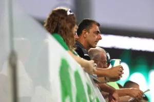 (Φωτορεπορτάζ) Ο κόσμος στην ΑΡΕΝΑ