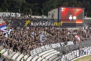 Ατμόσφαιρα... από τους οργανωμένους της Παρτιζάν (βίντεο)