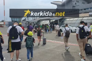 Aτάκες... στο αεροπλάνο της ΑΕΚ: "Θα μείνει κόσμος εκτός γηπέδου!"